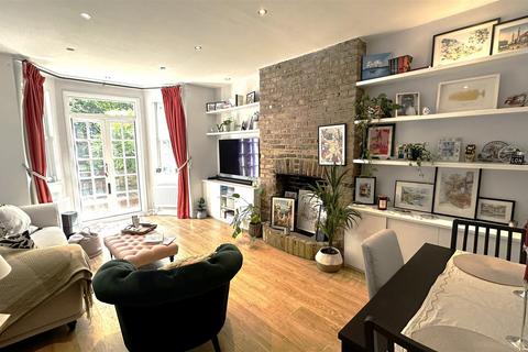 2 bedroom flat for sale, Fairhazel Gardens, London NW6