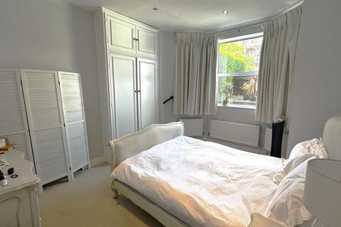 2 bedroom flat for sale, Fairhazel Gardens, London NW6