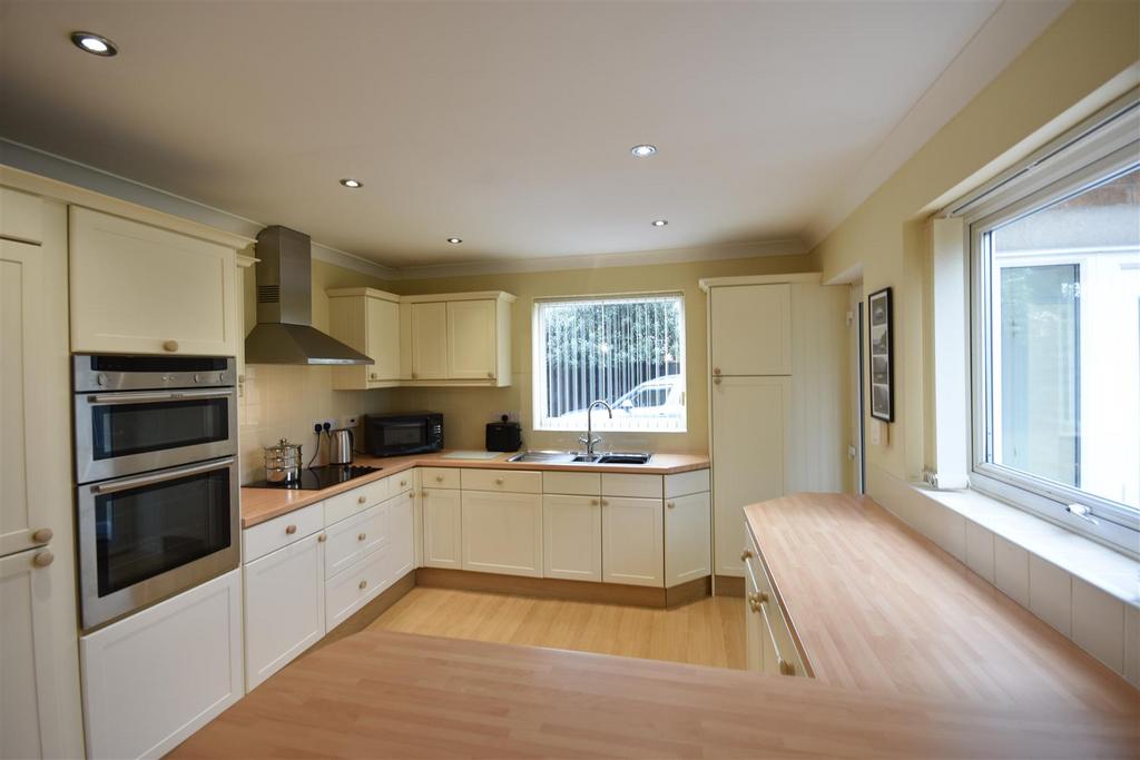 Dining kitchen