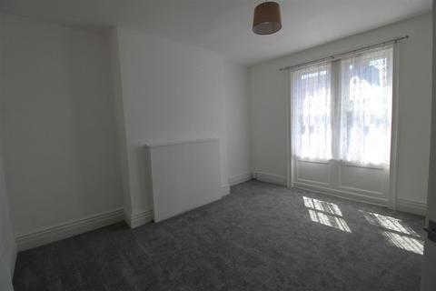 3 bedroom flat to rent, Elsdon Terrace, North Shields