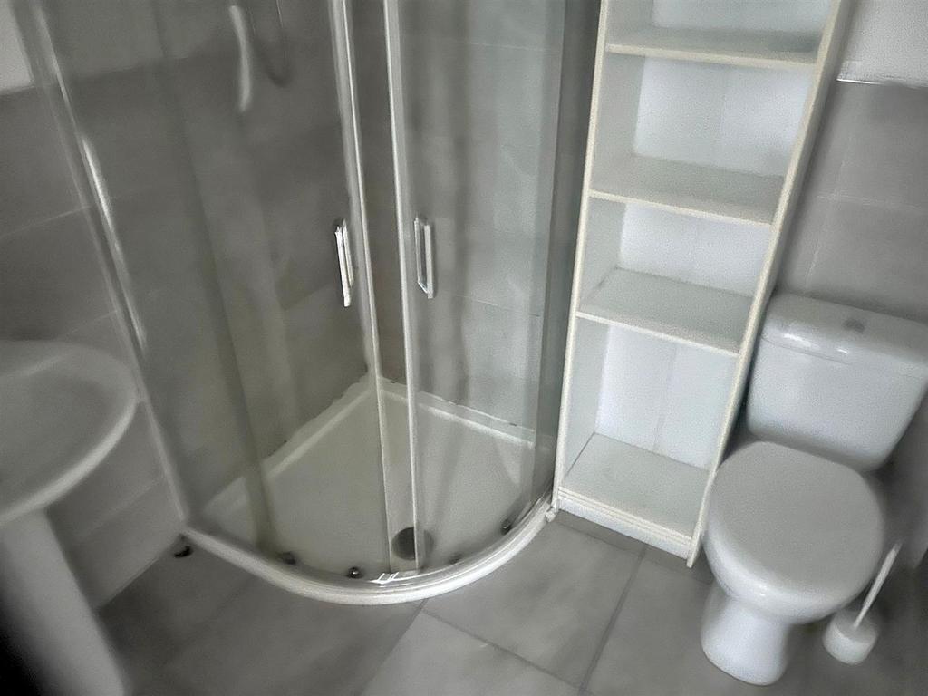 Shower Room / WC: