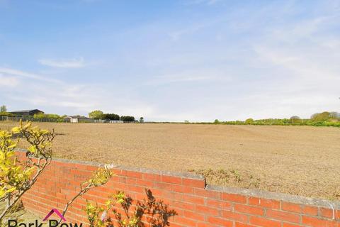 2 bedroom detached bungalow for sale, Swillington Lane, Leeds