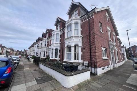 2 bedroom flat to rent, Whitwell Road, Southsea