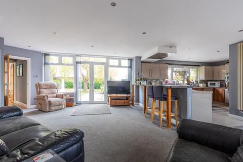 4 bedroom detached house for sale, Cherwell Road, Penarth CF64