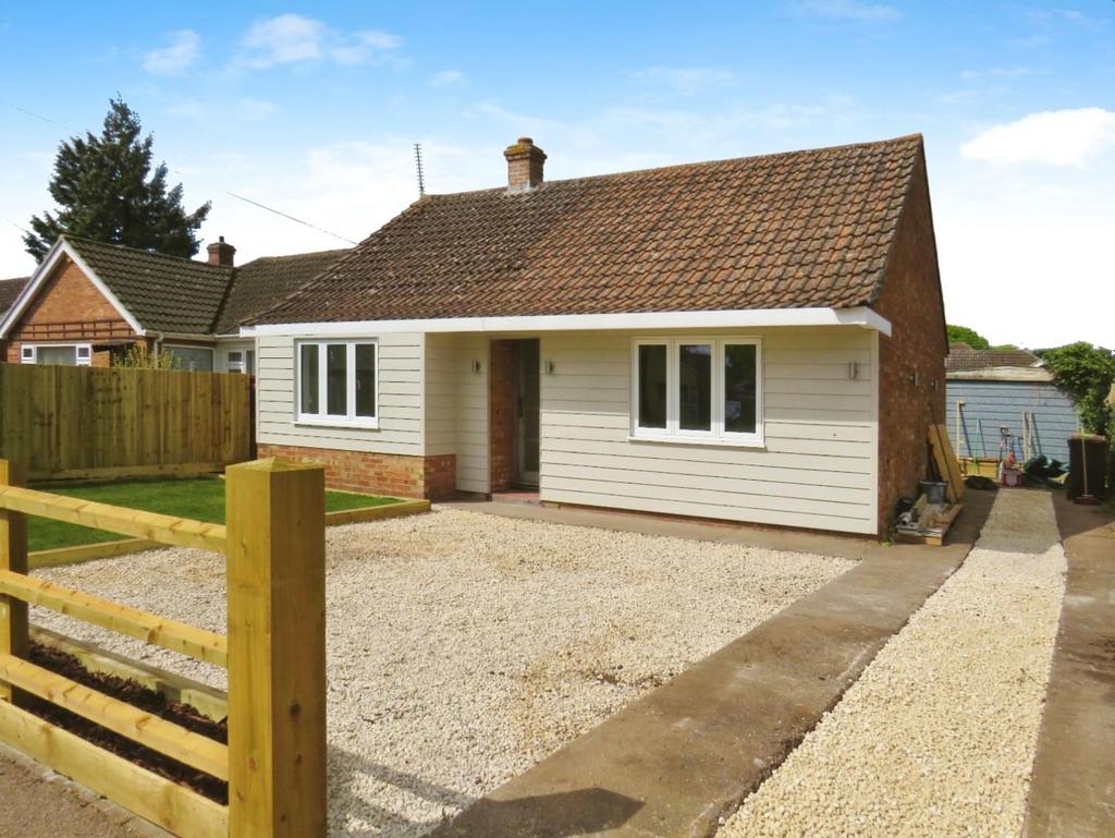 St. Margarets Drive, Brandon IP27 2 bed detached bungalow for sale £