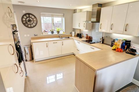 4 bedroom detached house to rent, Henderson Way, WITHAM