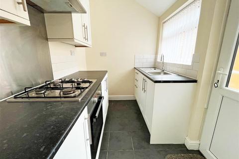 2 bedroom terraced house to rent, St Cuthberts Road, Nottingham NG3