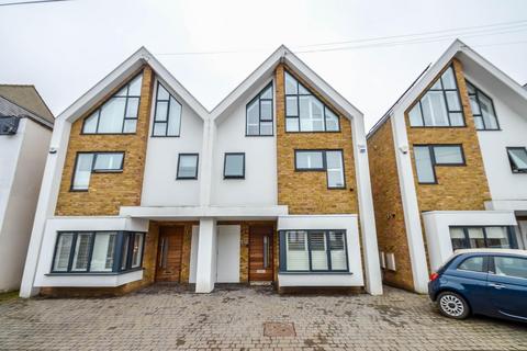 5 bedroom semi-detached house for sale, Glendale Gardens, Leigh-On-Sea SS9