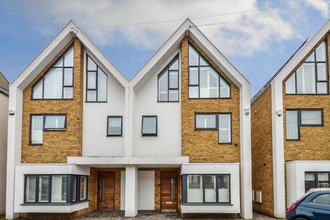 5 bedroom semi-detached house for sale, Glendale Gardens, Leigh-On-Sea SS9
