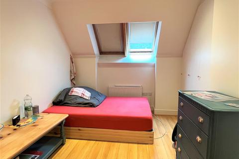 1 bedroom apartment to rent, St. Judes Road, Egham TW20
