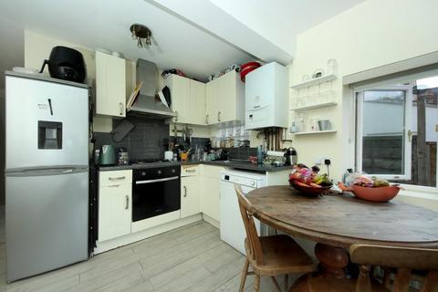 2 bedroom flat for sale, Windmill Road, London