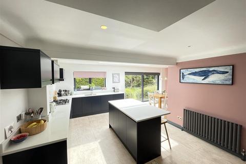 7 Broadmead, Wirral, CH60 1XH