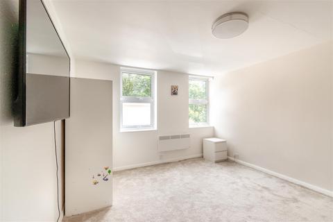 1 bedroom flat for sale, Sheraton House,Lower Road, Chorleywood WD3
