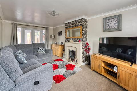99 Giggetty Lane, Wombourne, Wolverhampton, WV5 0AY
