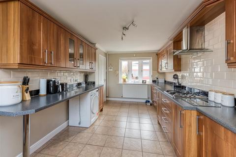 99 Giggetty Lane, Wombourne, Wolverhampton, WV5 0AY