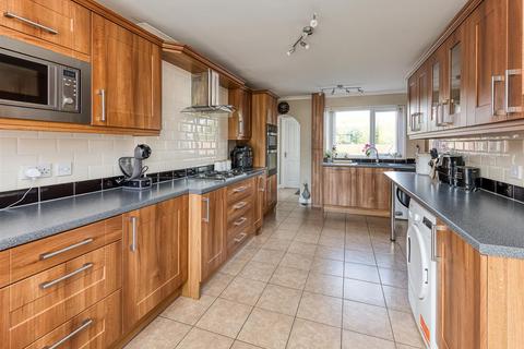 99 Giggetty Lane, Wombourne, Wolverhampton, WV5 0AY