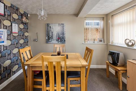 99 Giggetty Lane, Wombourne, Wolverhampton, WV5 0AY
