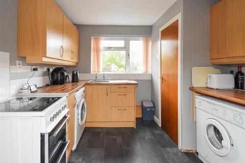 7 Dickinson Road, Wombourne, Wolverhampton, WV5 0NL
