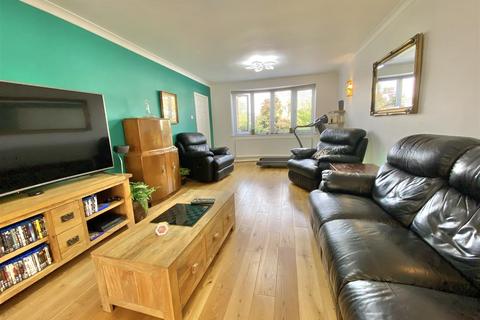 4 bedroom detached house for sale, Newshaw Lane, Hadfield, Glossop