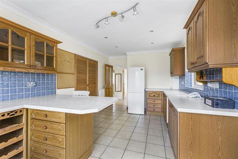 3 bedroom chalet for sale, Kingsway, Royston SG8