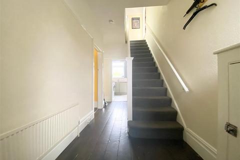 3 bedroom end of terrace house to rent, Tennis Road, Knowle, BS4