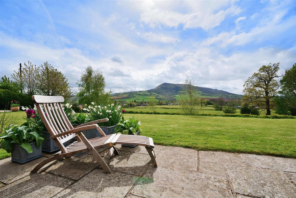 Old Hereford Road, Llanvihangel Crucorney, Abergavenny 4 bed barn