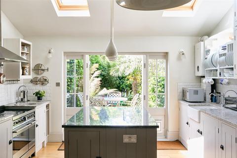 85 Riverview Grove, London, W4 3QP