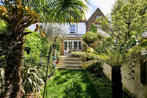 85 Riverview Grove, London, W4 3QP