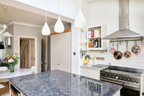85 Riverview Grove, London, W4 3QP