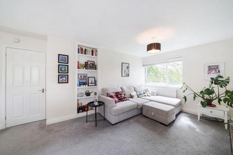2 bedroom apartment for sale, Deepdene Close, Snaresbrook