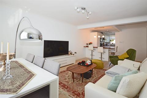 2 bedroom apartment to rent, Lambert Avenue, Richmond
