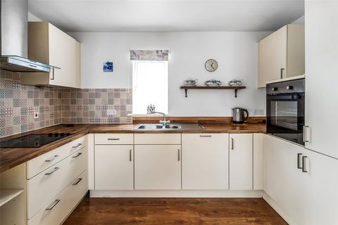 2 bedroom flat for sale, Hill View, Dorking, Surrey, RH4