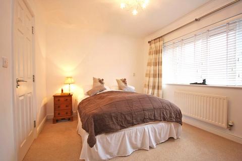 2 bedroom flat for sale, Nower Close West, Dorking, Surrey, RH4