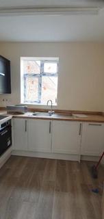 2 bedroom terraced house to rent, High Street, Whitton