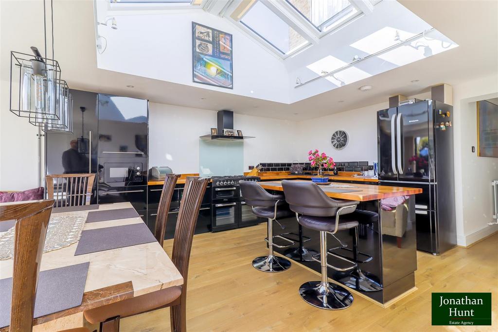 Porters Close, Buntingford SG9 3 bed detached house for sale £550,000