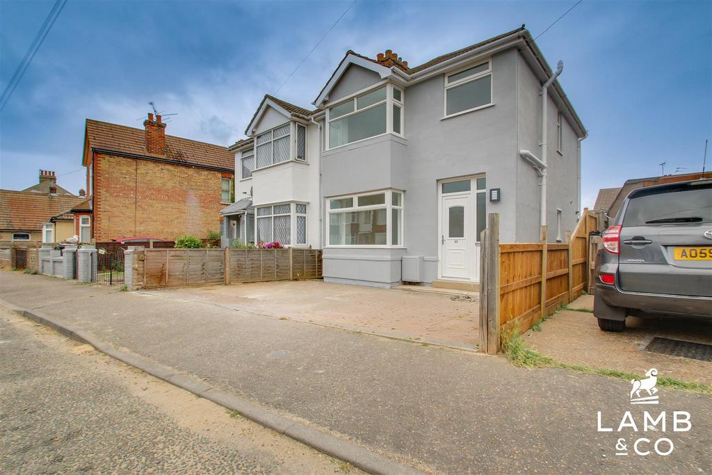 Victory Road, ClactonOnSea CO15 3 bed semidetached house £1,450