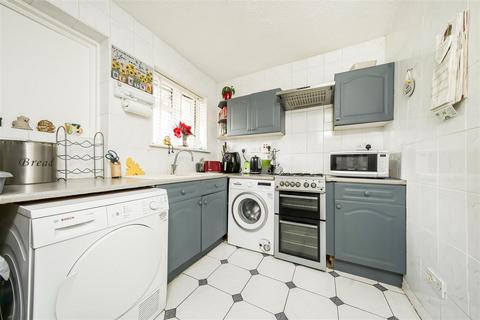 2 bedroom maisonette for sale, Wheatley Road, Isleworth