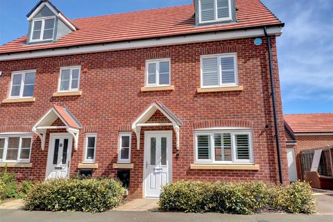 4 bedroom semi-detached house to rent, Delany Avenue, Wellesbourne