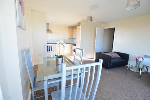 2 bedroom flat to rent, Quadrivium Point, Tuns Lane, Slough Berkshire