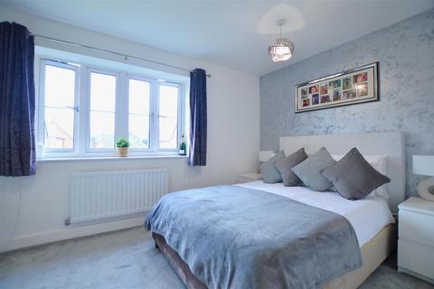 19 Boundary Drive, Wexham, Slough, SL2 4FQ