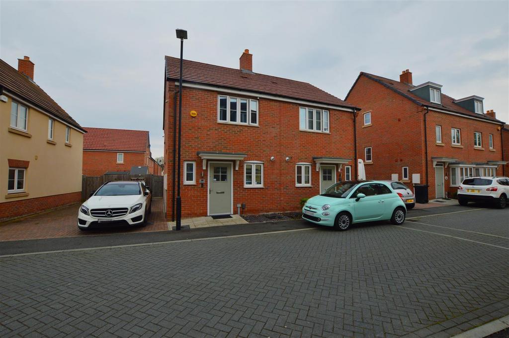 Boundary Drive, Wexham, Slough 2 bed semidetached house for sale £