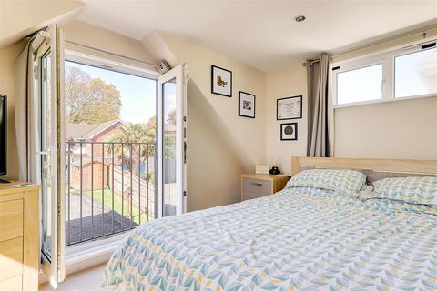 3 bedroom chalet for sale, Arundel Road, Worthing BN13