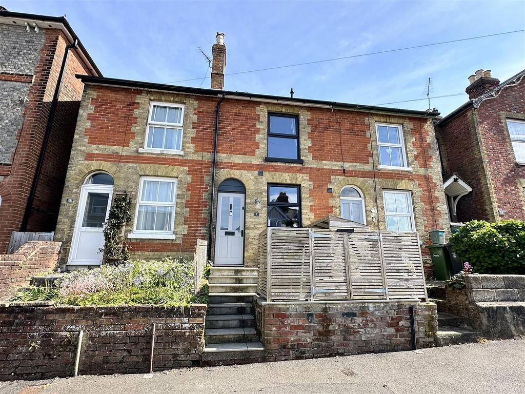 Fellows Road, Cowes 3 bed terraced house for sale £295,000