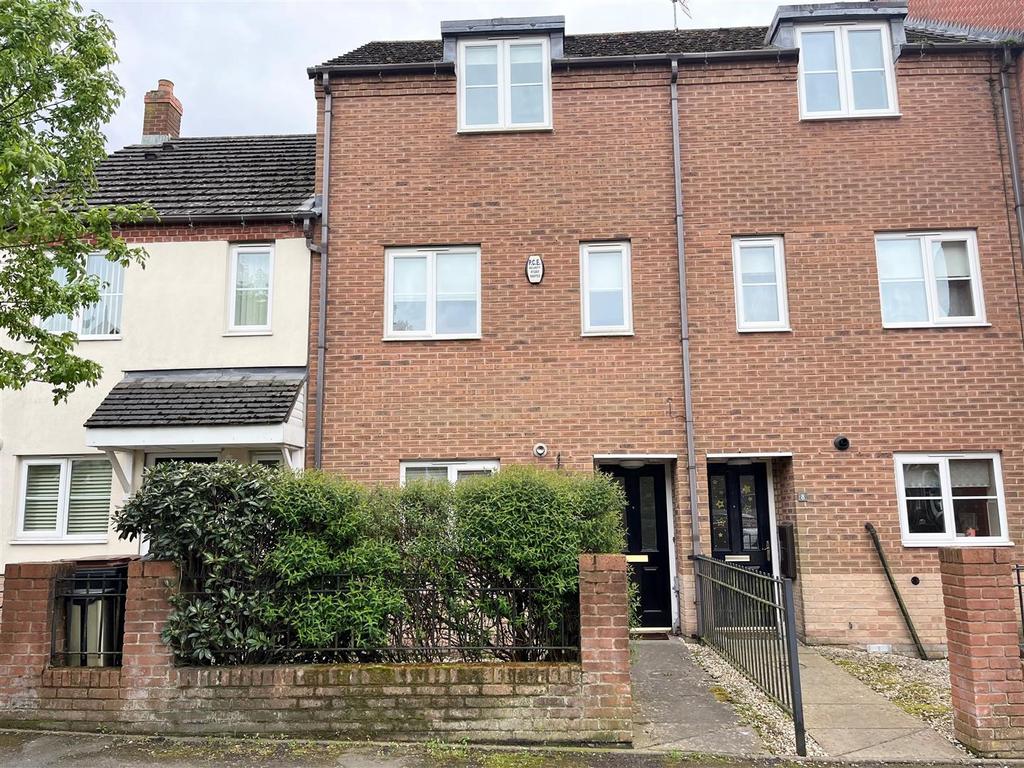 Spruce Road, Middlemarch Rise, Nuneaton 3 bed terraced house £1,000