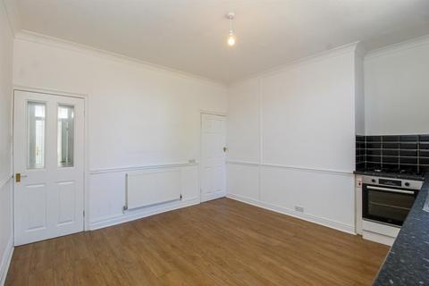 2 bedroom end of terrace house for sale, Leeds Road, Wakefield WF1