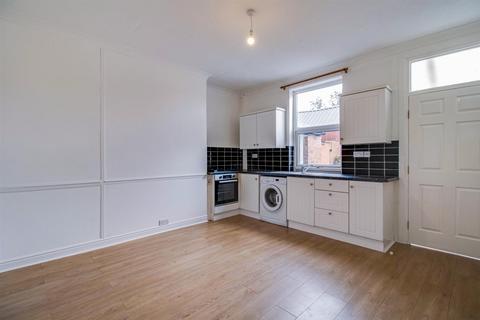 2 bedroom end of terrace house for sale, Leeds Road, Wakefield WF1