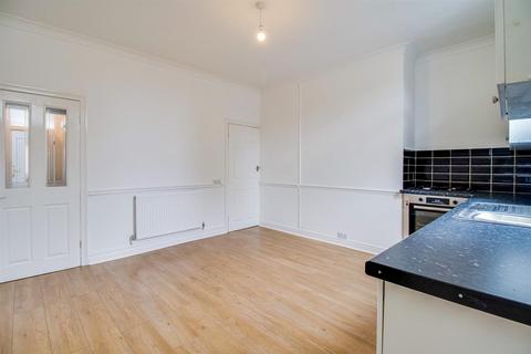 2 bedroom end of terrace house for sale, Leeds Road, Wakefield WF1