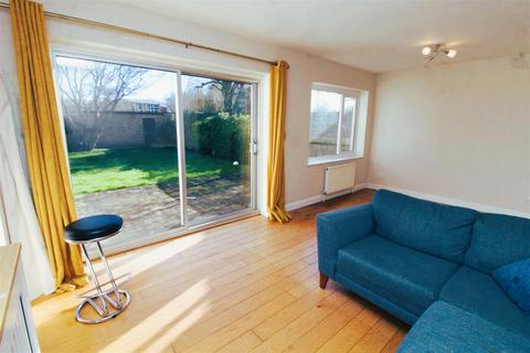 3 bedroom semi-detached house to rent, Blanche Lane, South Mimms EN6