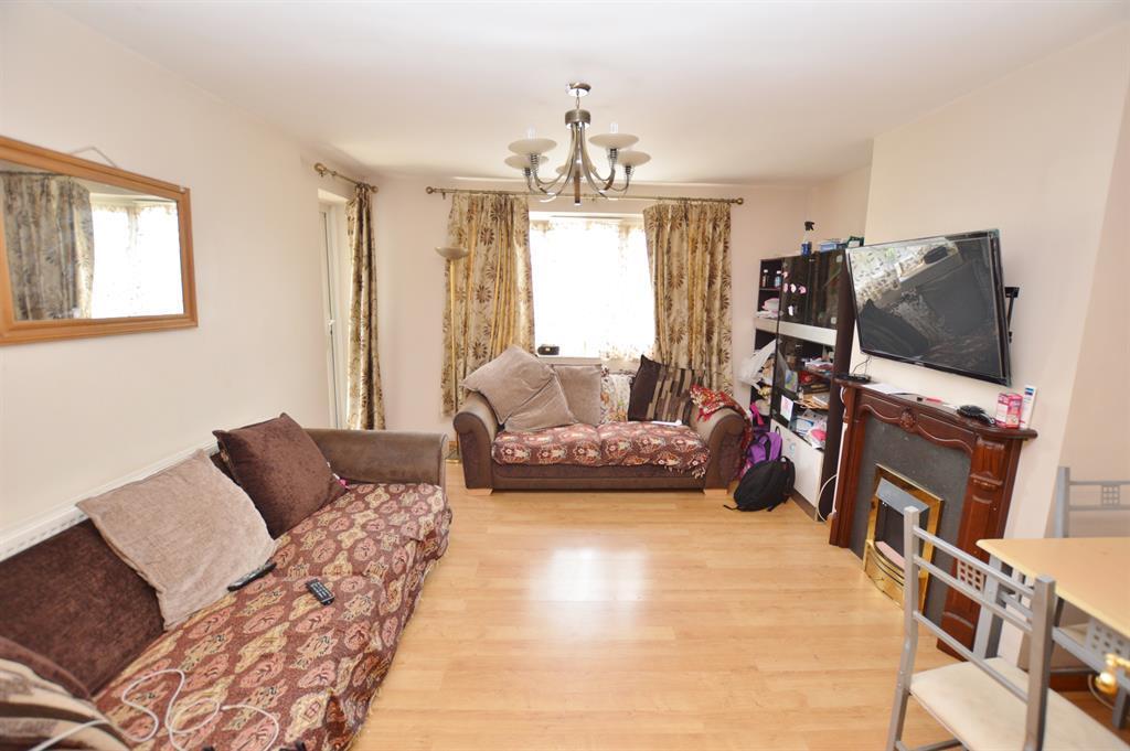 Barking Road, East Ham, London, E6 2LR 2 bed flat for sale £300,000