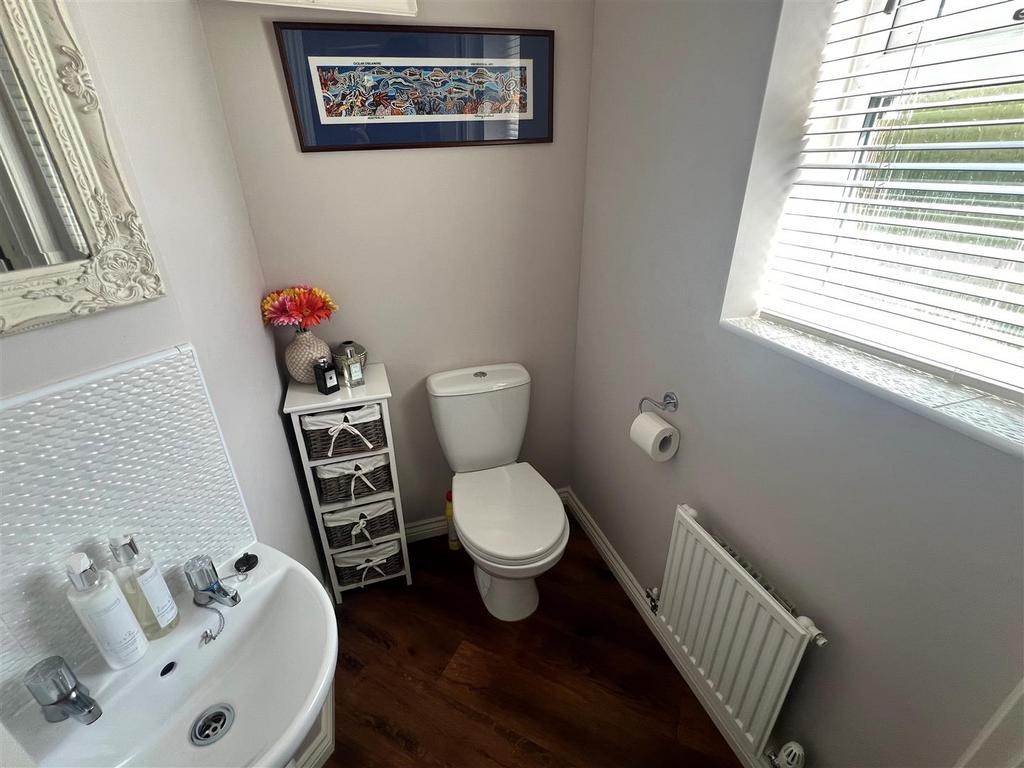 Guest cloaks wc